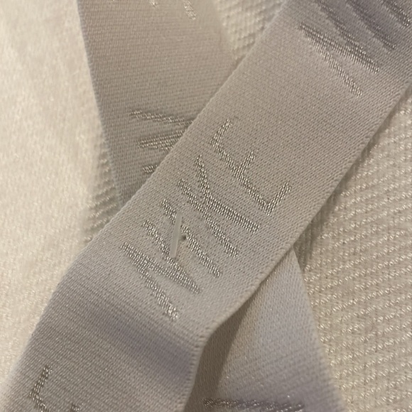 Nike Sports Top Woman XS NWOT - Picture 5 of 10